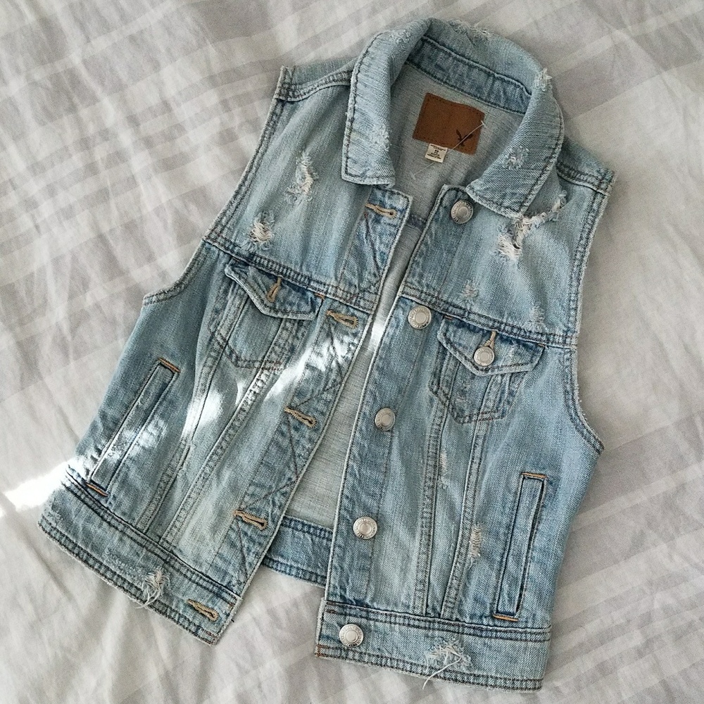 NWOT American Eagle Denim Distressed Vest